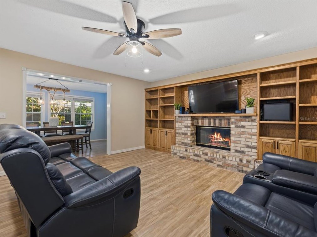 9308 Alanbrooke St, Tampa FL  33637-4946 exterior