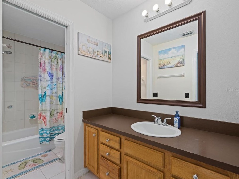 9308 Alanbrooke St, Tampa FL  33637-4946 exterior