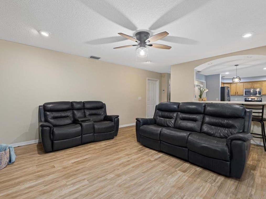 9308 Alanbrooke St, Tampa FL  33637-4946 exterior