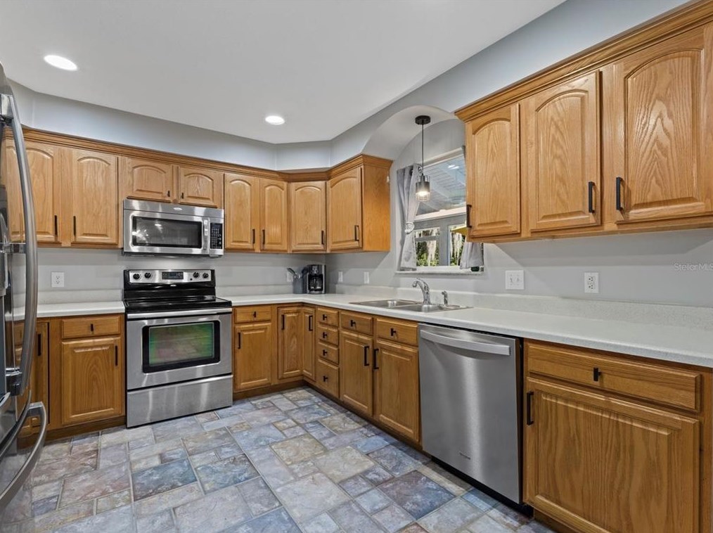 9308 Alanbrooke St, Tampa FL  33637-4946 exterior