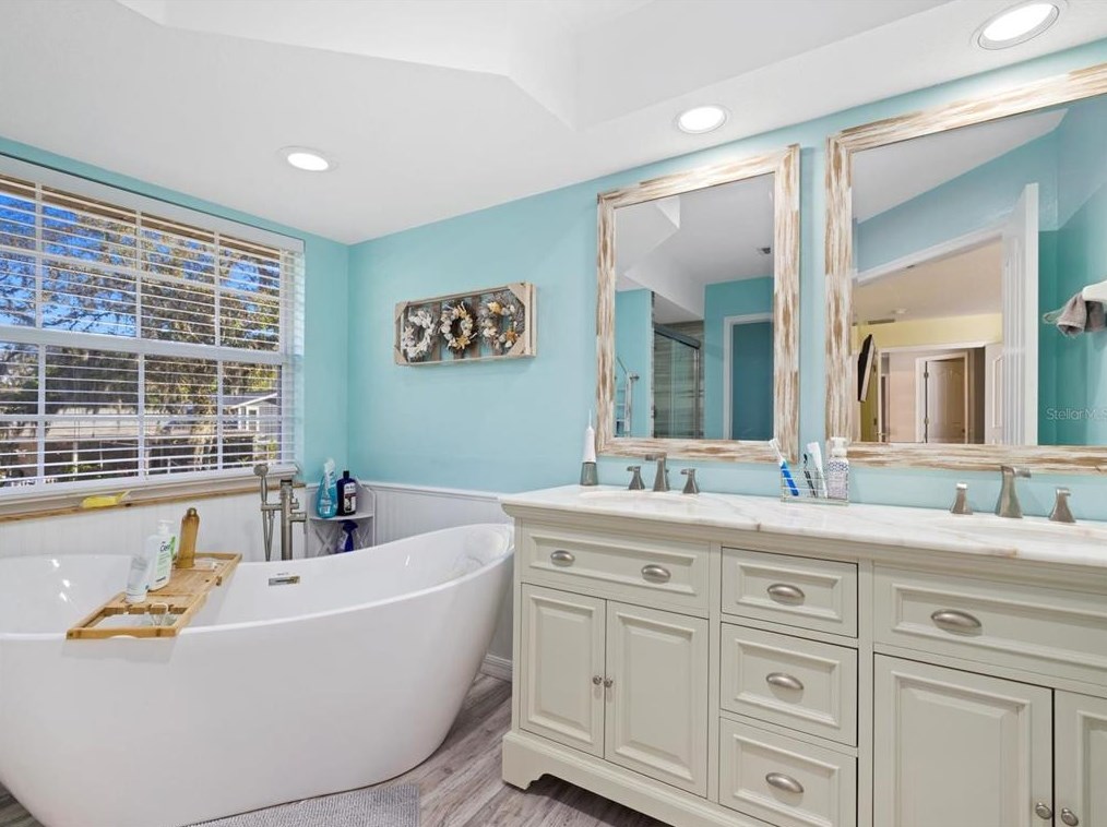 9308 Alanbrooke St, Tampa FL  33637-4946 exterior