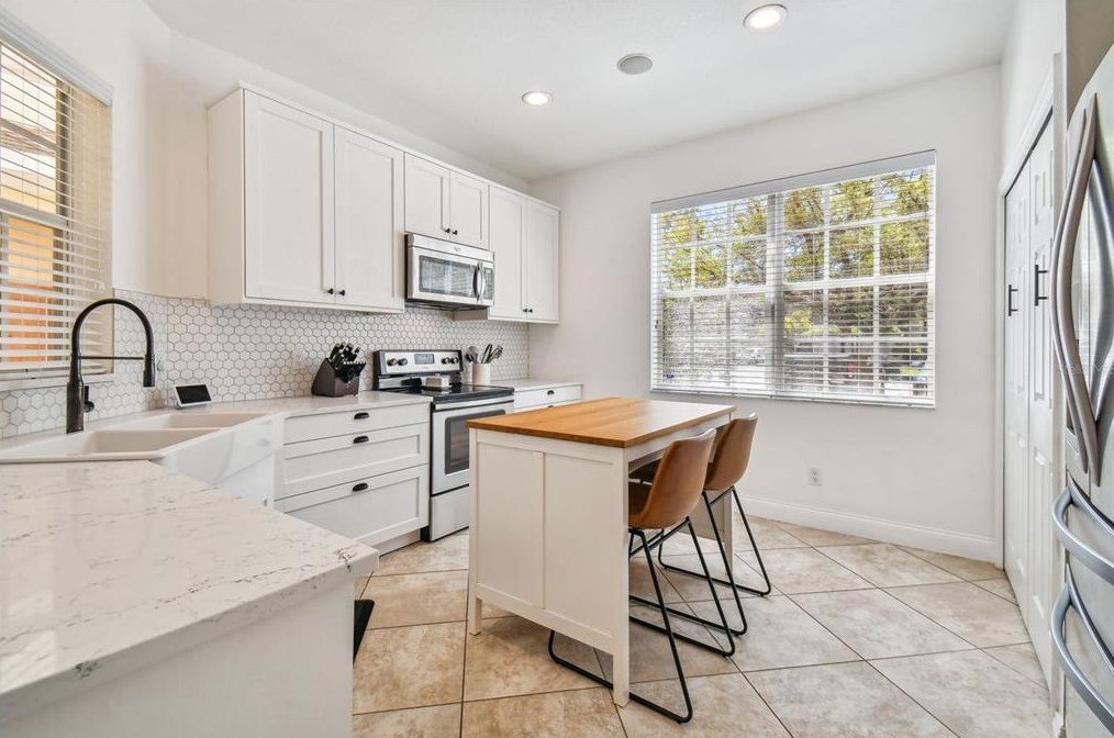 2045 Fiesta Ridge Ct, Tampa FL  33604-7702 exterior