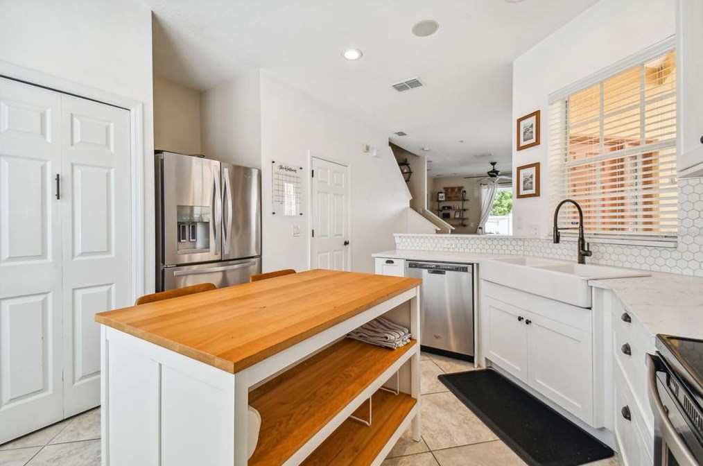 2045 Fiesta Ridge Ct, Tampa FL  33604-7702 exterior