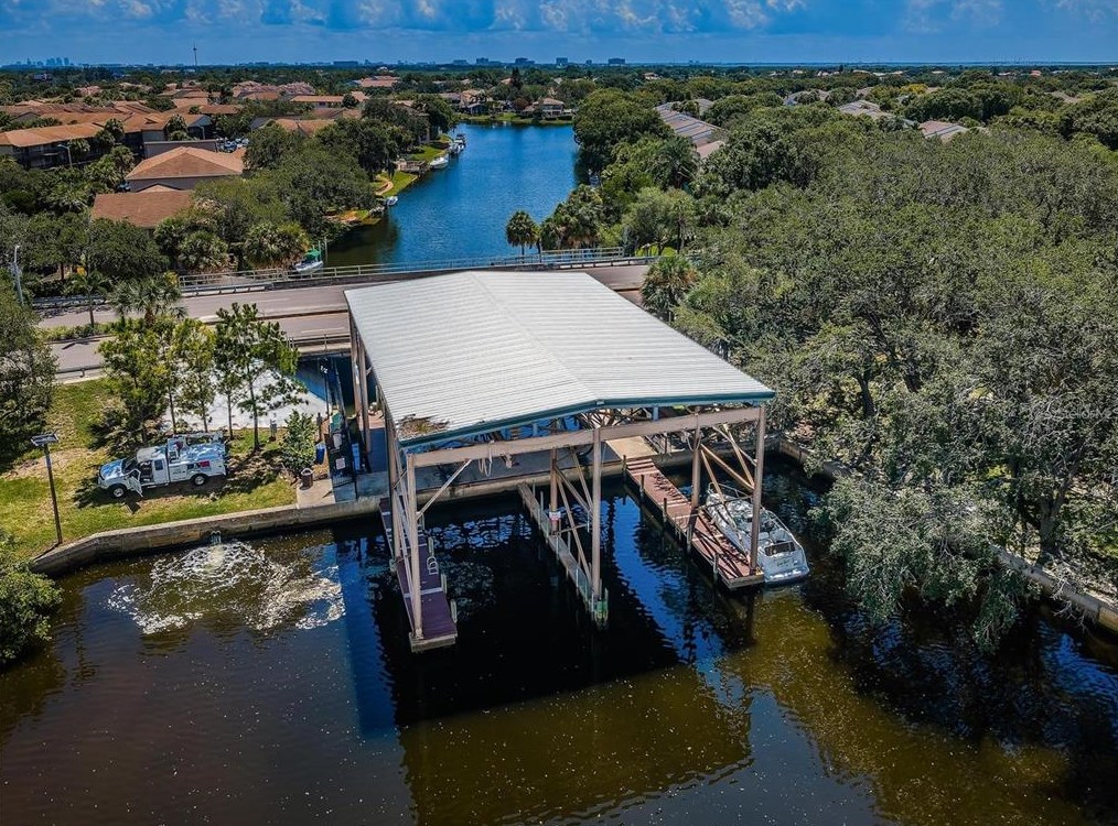 5818 Dory Way, Tampa FL 33615-3633 exterior