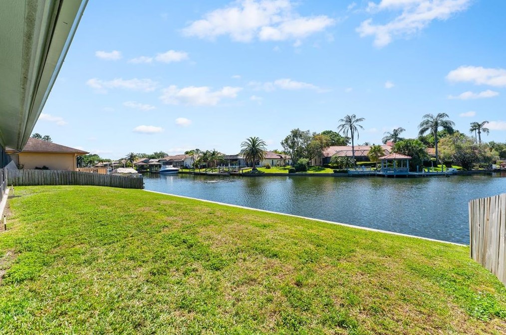 5818 Dory Way, Tampa FL 33615-3633 exterior