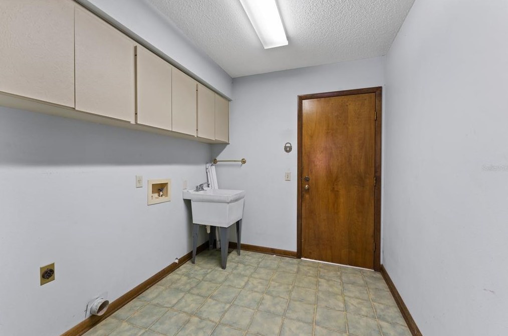 5818 Dory Way, Tampa FL 33615-3633 exterior