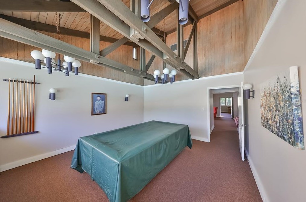 13626 Greenfield Dr, Tampa FL  33618-8411 exterior