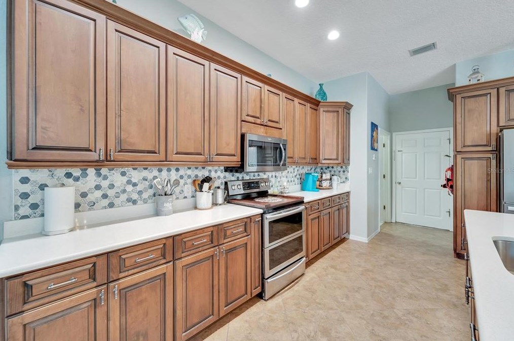 2706 Barret Ave, Plant City FL  33566-9550 exterior