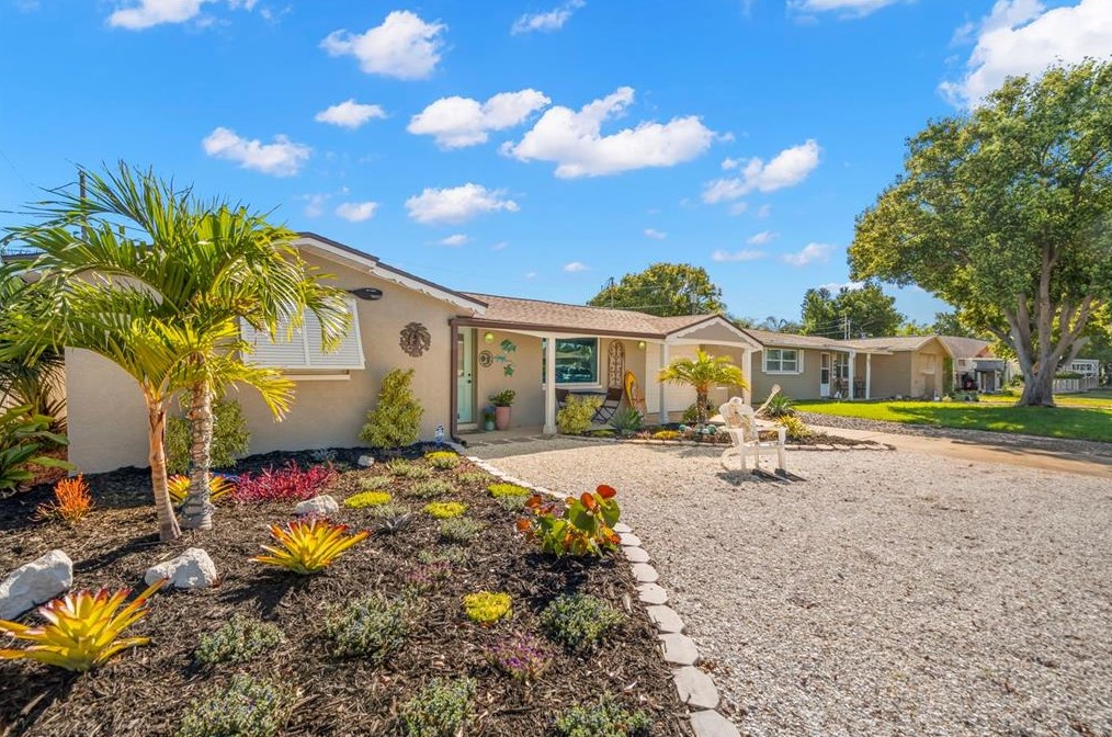 1154 Fernwood Dr, Tarpon Springs FL  34690-6511 exterior