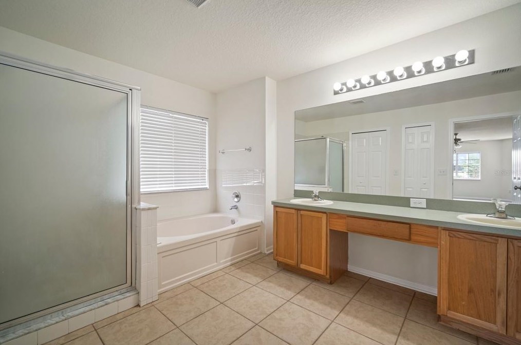 13004 Montrose Grove Ct, Riverview FL 33579-4090 exterior