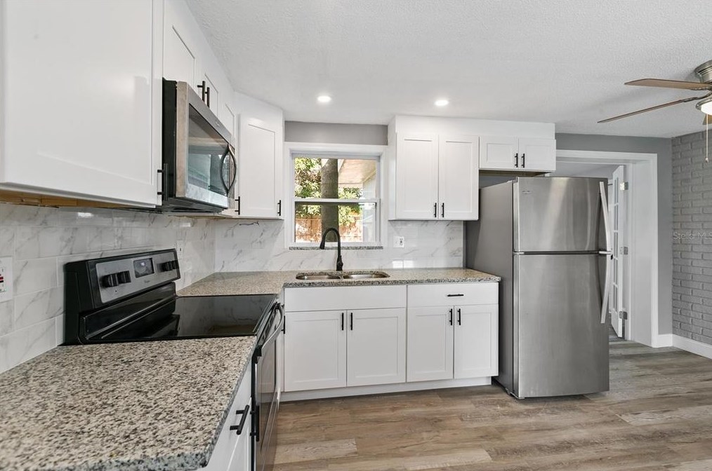 1630 Colmar Dr, Tarpon Springs FL  34690-6102 exterior