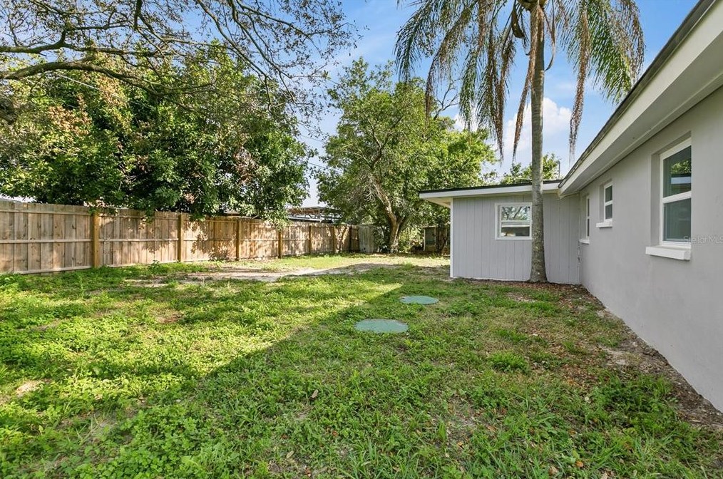 1630 Colmar Dr, Tarpon Springs FL  34690-6102 exterior