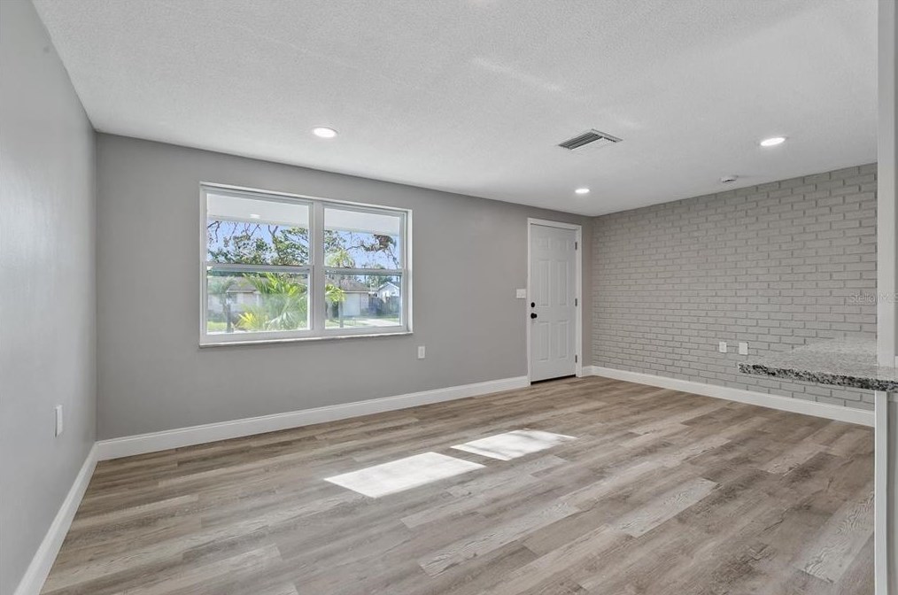 1630 Colmar Dr, Tarpon Springs FL  34690-6102 exterior