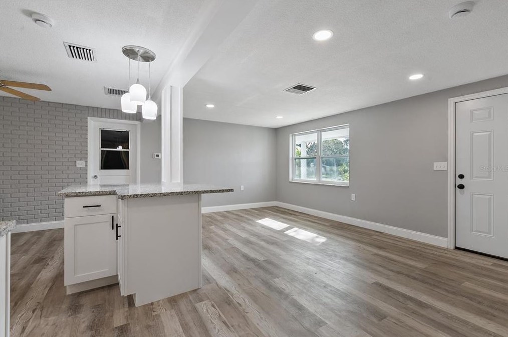 1630 Colmar Dr, Tarpon Springs FL  34690-6102 exterior