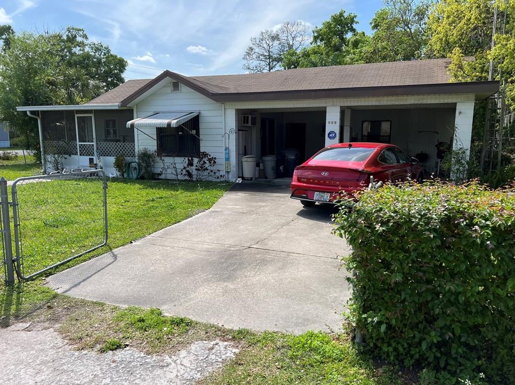 955 Southern Ave, Lakeland FL  33815-3945 exterior