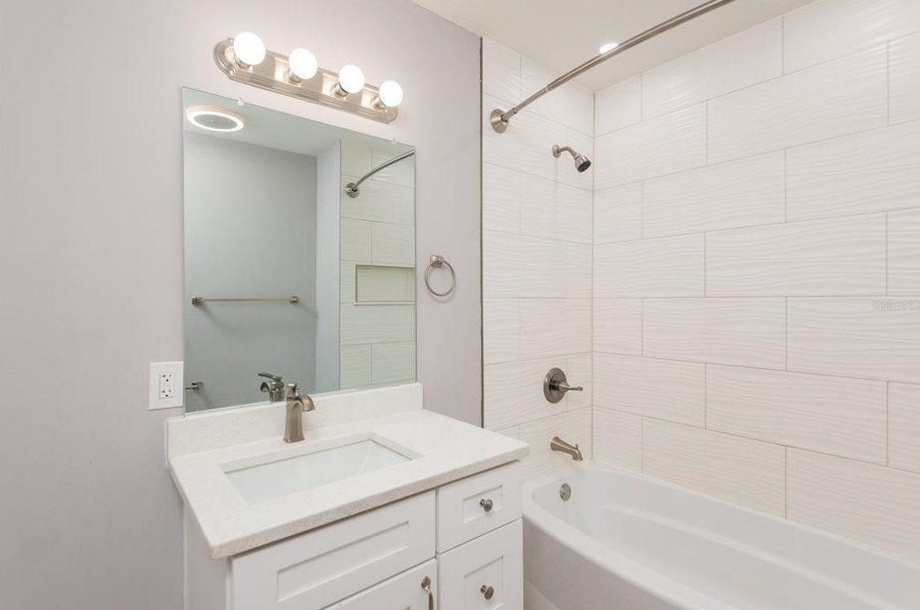 5476 Lk Le Clare Rd, Lutz FL  33558-8013 exterior