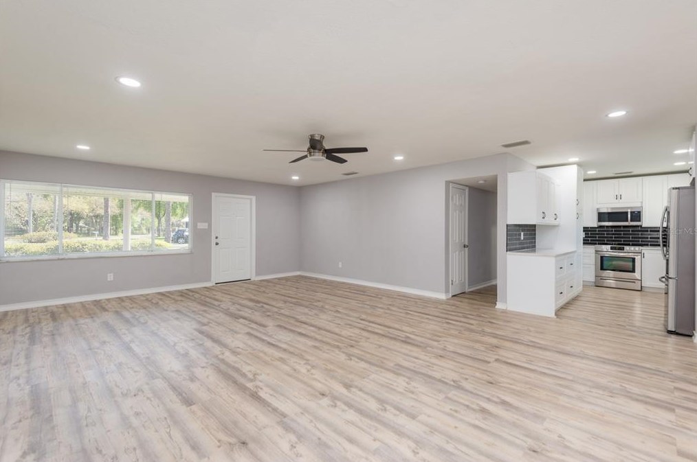 5476 Lk Le Clare Rd, Lutz FL  33558-8013 exterior
