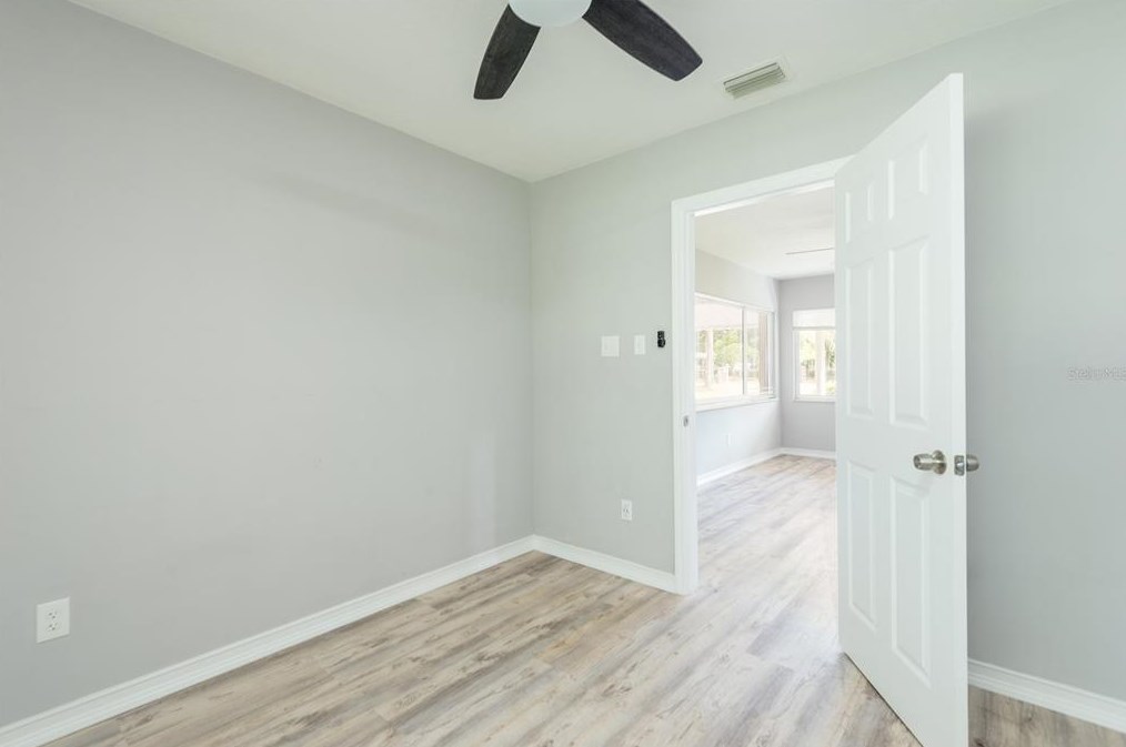 5476 Lk Le Clare Rd, Lutz FL  33558-8013 exterior