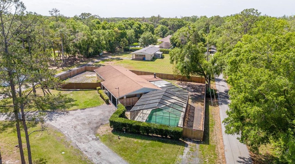 5476 Lk Le Clare Rd, Lutz FL  33558-8013 exterior