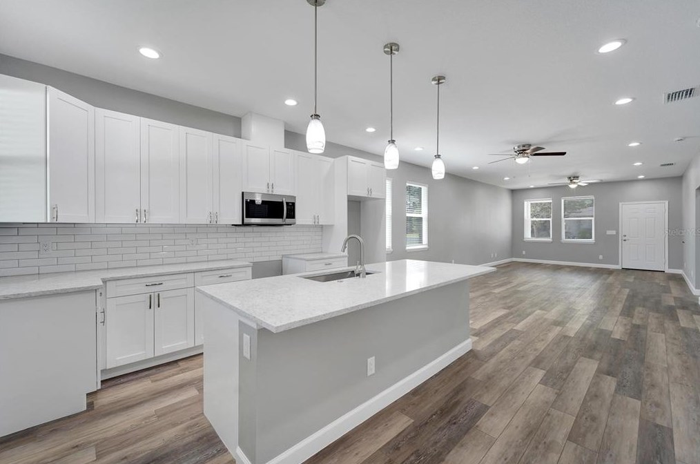 2704 18th Ave, Tampa FL 33619-2421 exterior