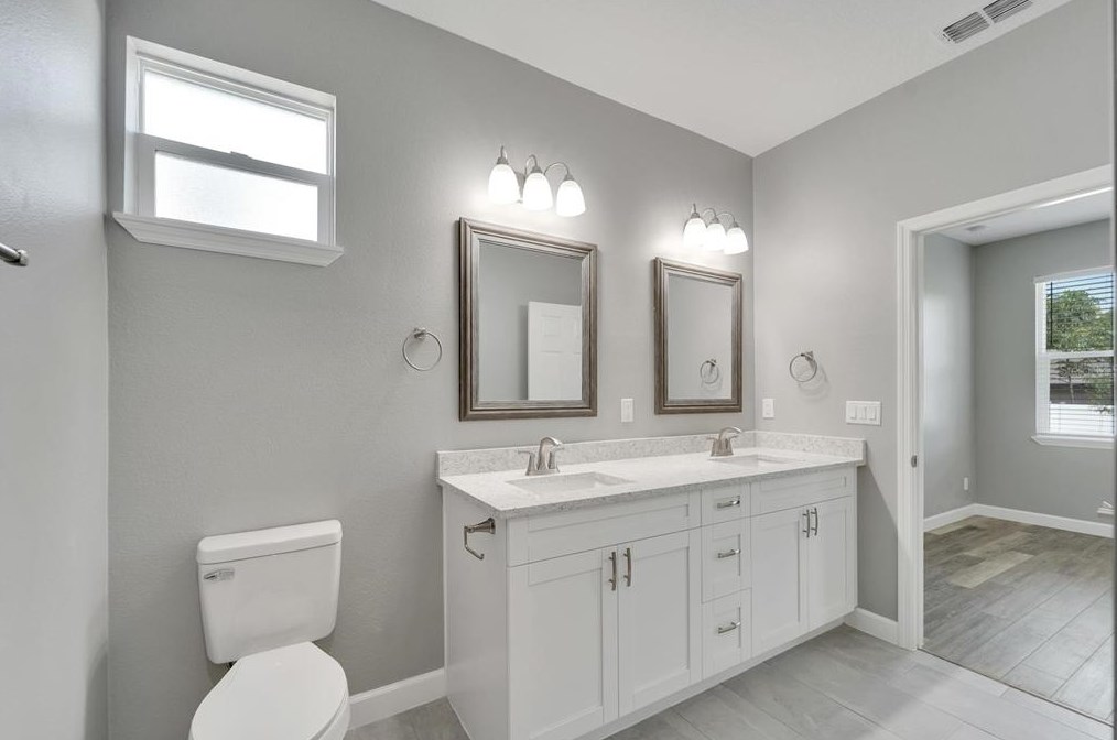 2704 18th Ave, Tampa FL 33619-2421 exterior