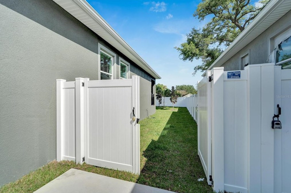 2704 18th Ave, Tampa FL 33619-2421 exterior