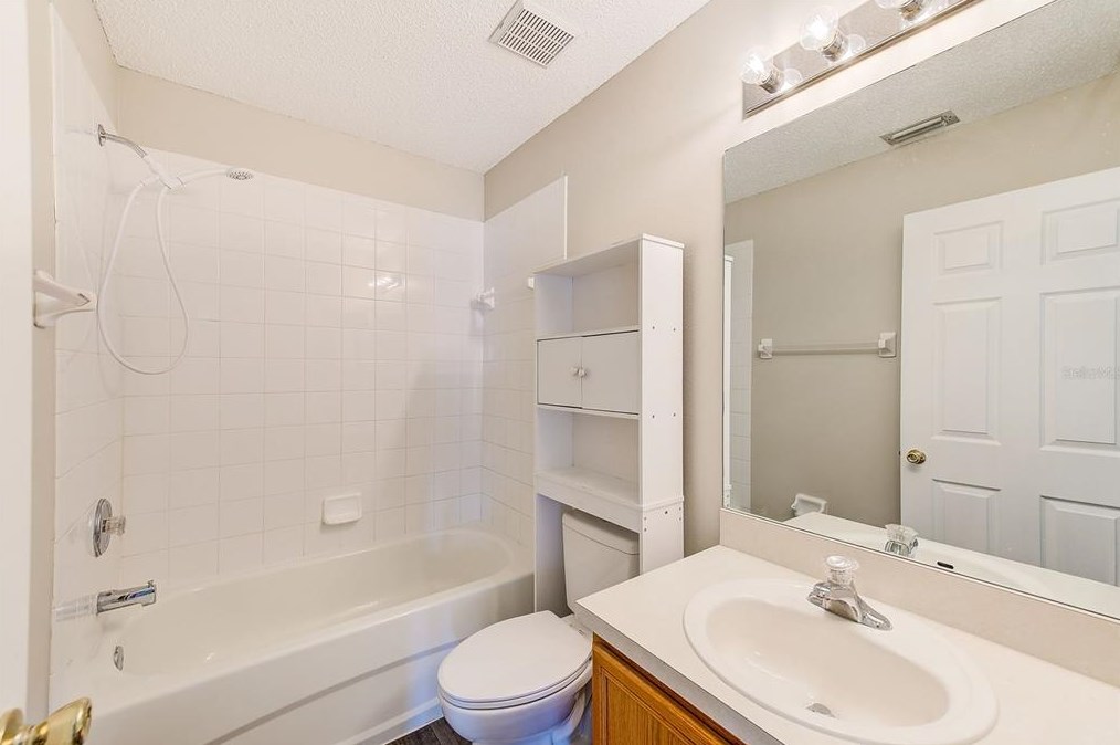 4120 Gradstone Pl, Tampa FL  33617-7370 exterior