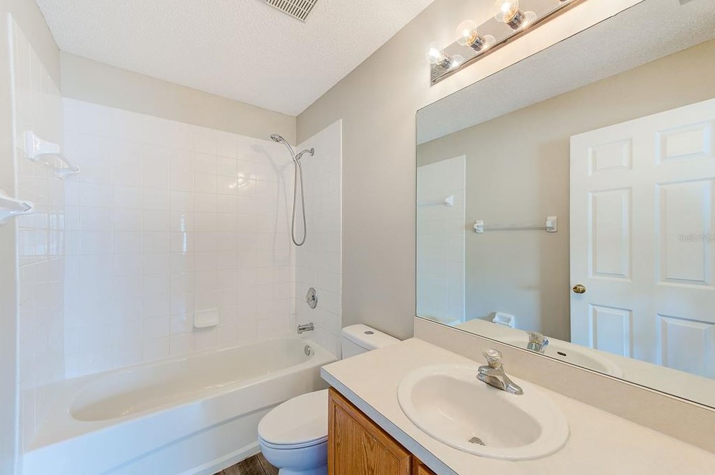 4120 Gradstone Pl, Tampa FL  33617-7370 exterior