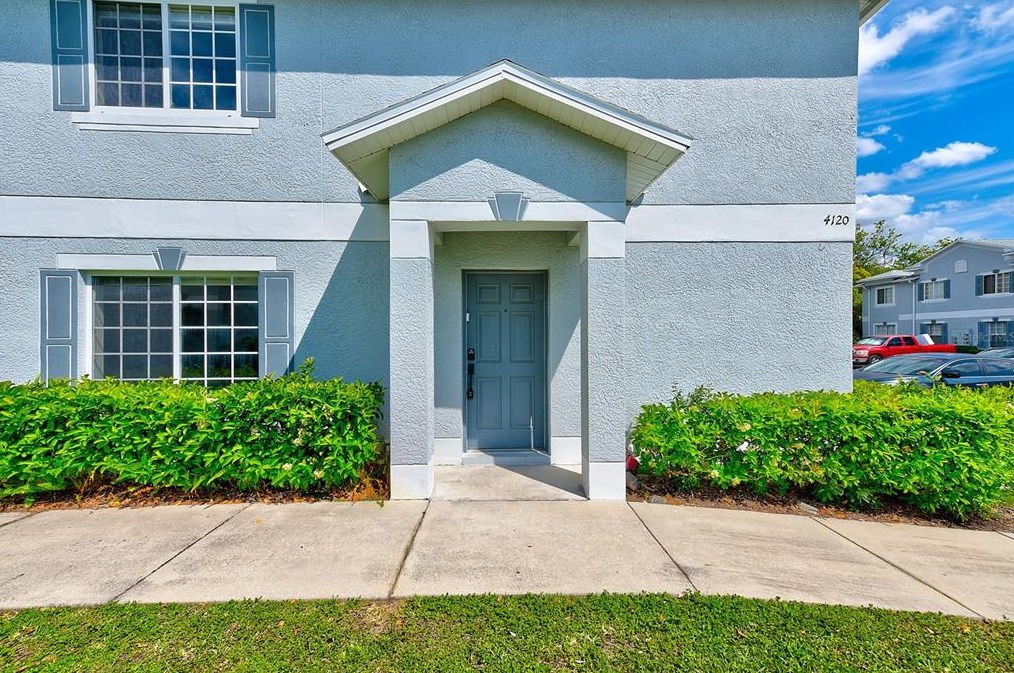 4120 Gradstone Pl, Tampa FL  33617-7370 exterior