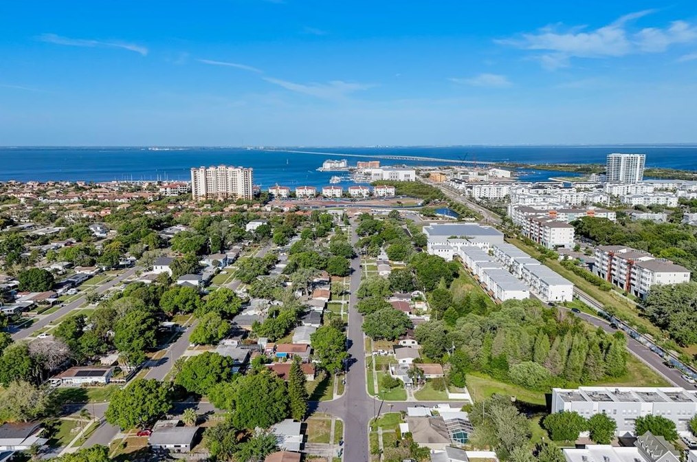 4425 Wallace Ave, Tampa FL 33611-5640 exterior