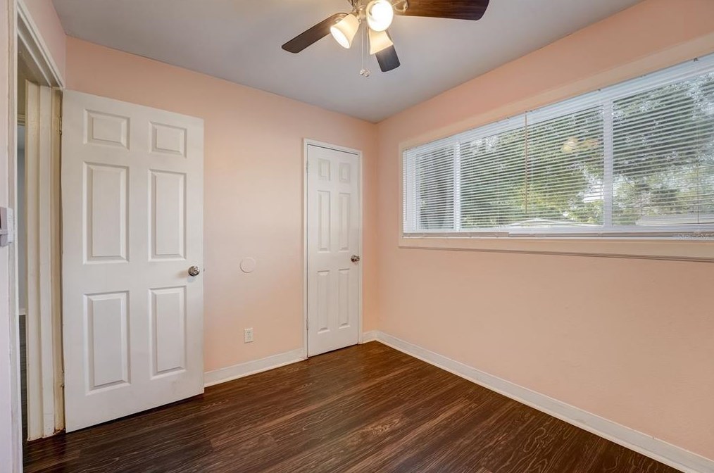 4425 Wallace Ave, Tampa FL 33611-5640 exterior