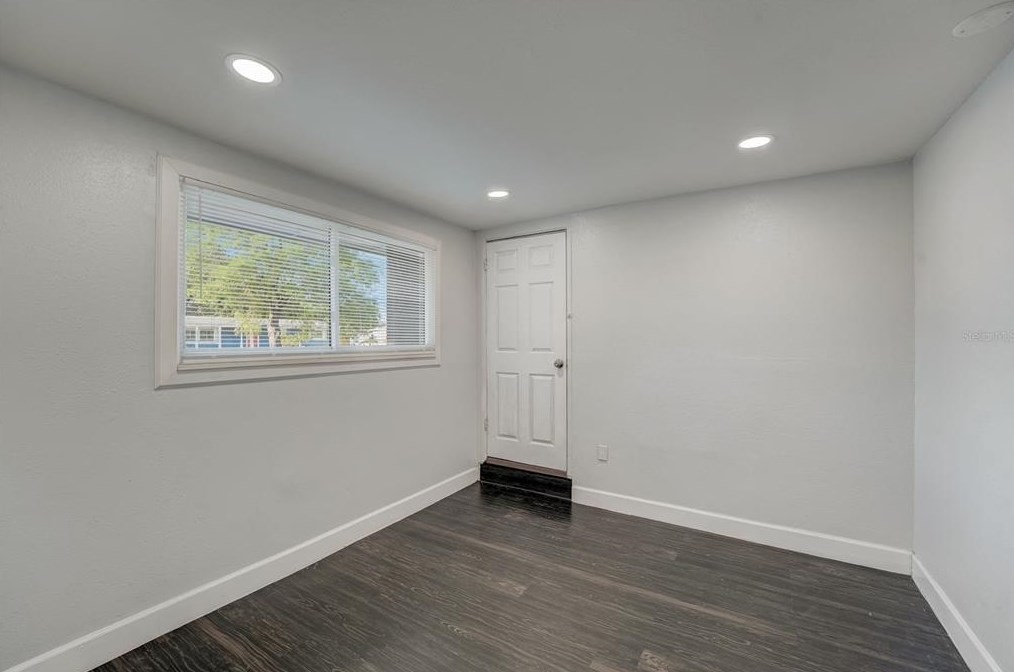 4425 Wallace Ave, Tampa FL 33611-5640 exterior