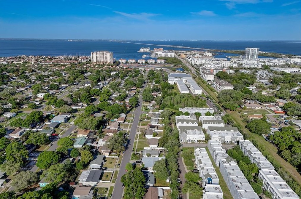 4425 Wallace Ave, Tampa FL 33611-5640 exterior