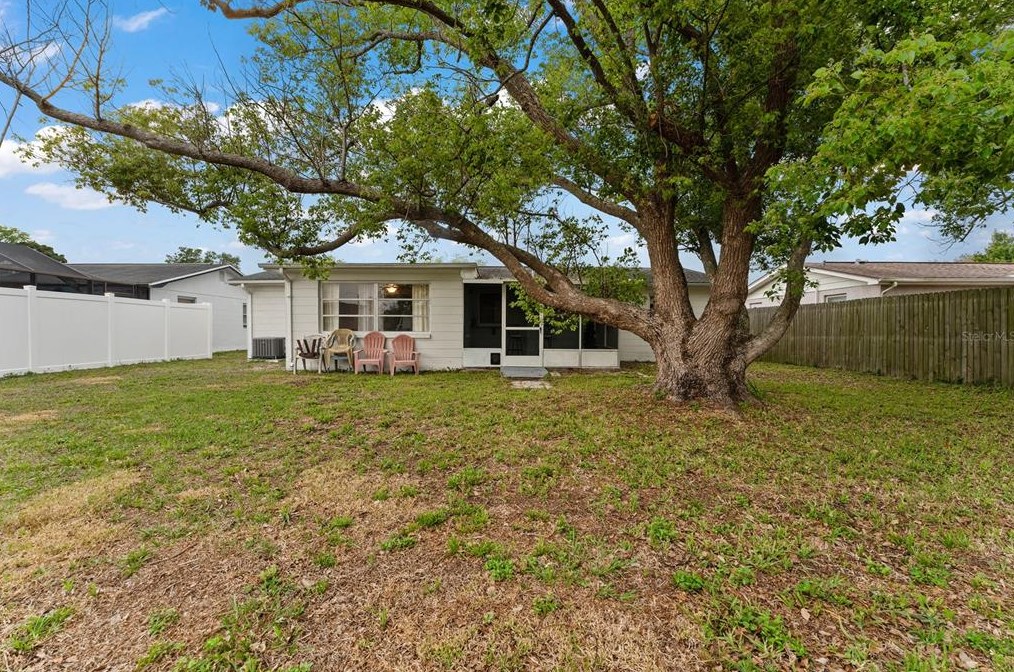 1426 Viking Dr, Tarpon Springs FL  34691-4905 exterior