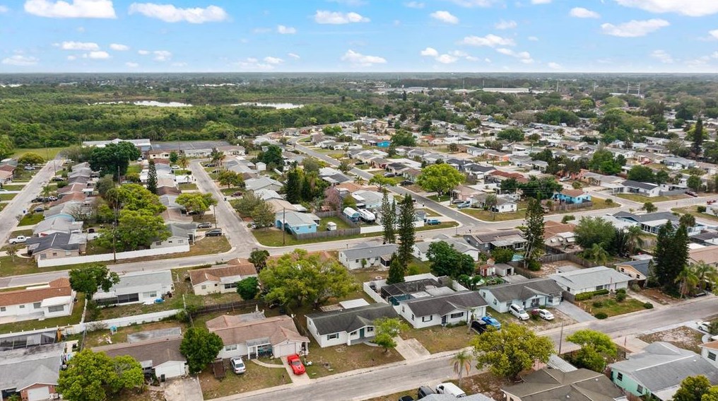 1426 Viking Dr, Tarpon Springs FL  34691-4905 exterior