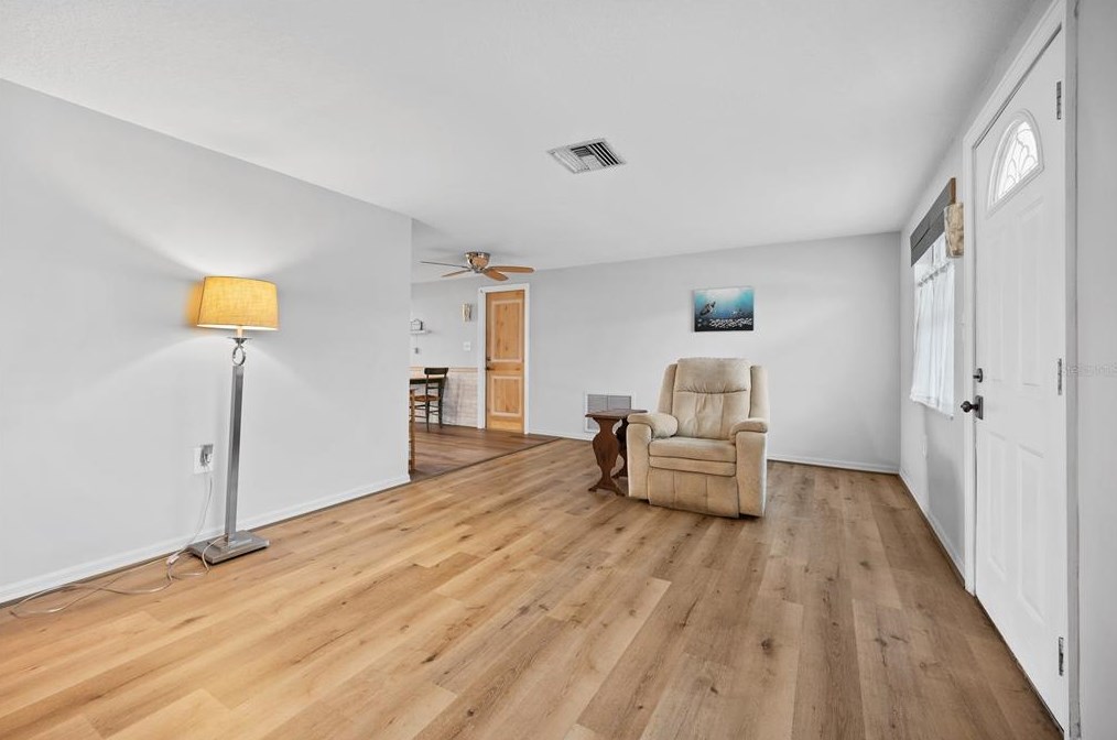 1426 Viking Dr, Tarpon Springs FL  34691-4905 exterior