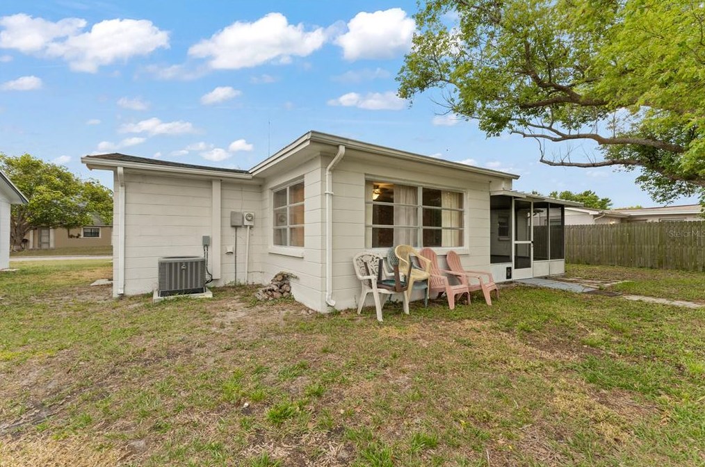 1426 Viking Dr, Tarpon Springs FL  34691-4905 exterior