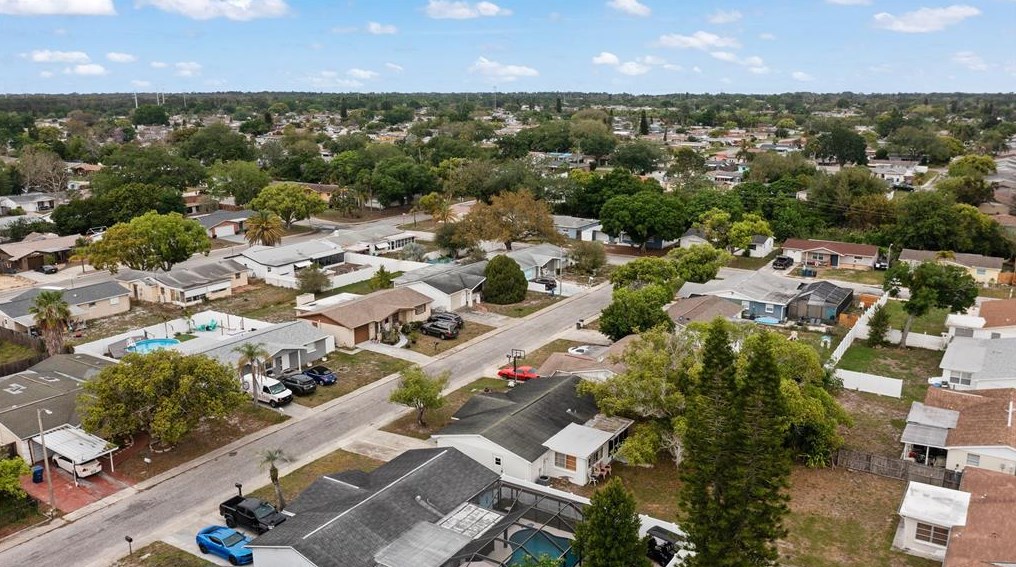 1426 Viking Dr, Tarpon Springs FL  34691-4905 exterior