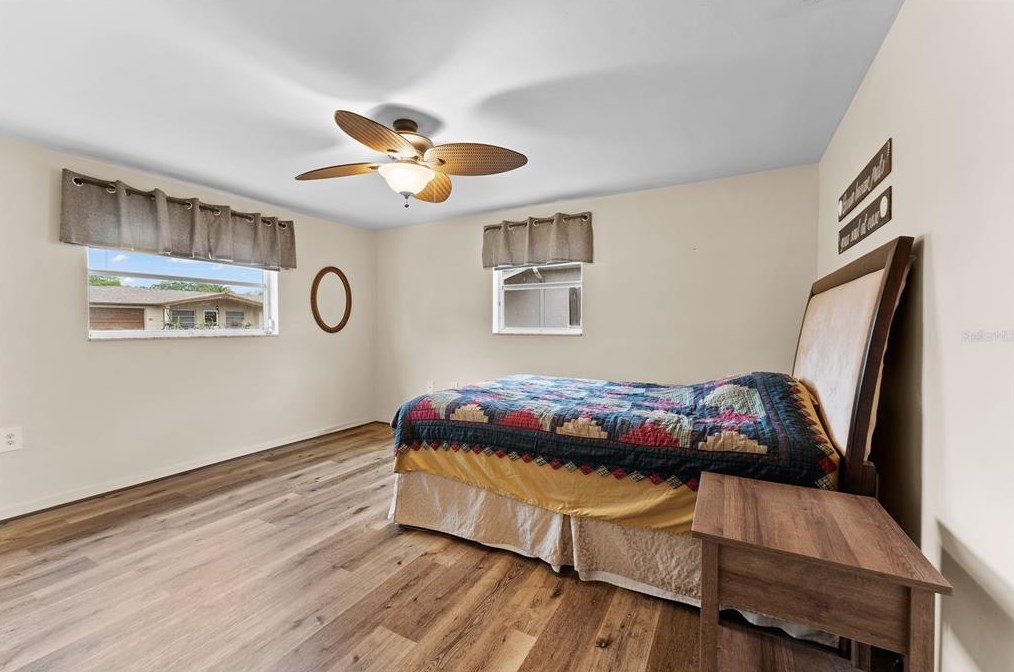 1426 Viking Dr, Tarpon Springs FL  34691-4905 exterior