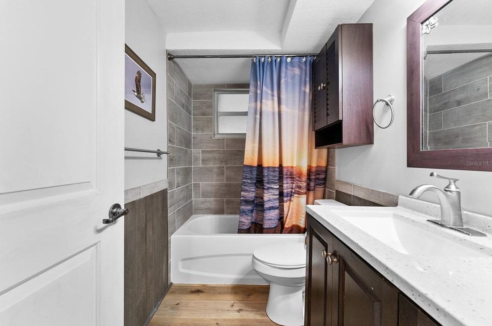 1426 Viking Dr, Tarpon Springs FL  34691-4905 exterior