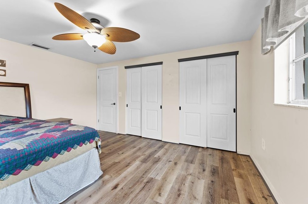 1426 Viking Dr, Tarpon Springs FL  34691-4905 exterior