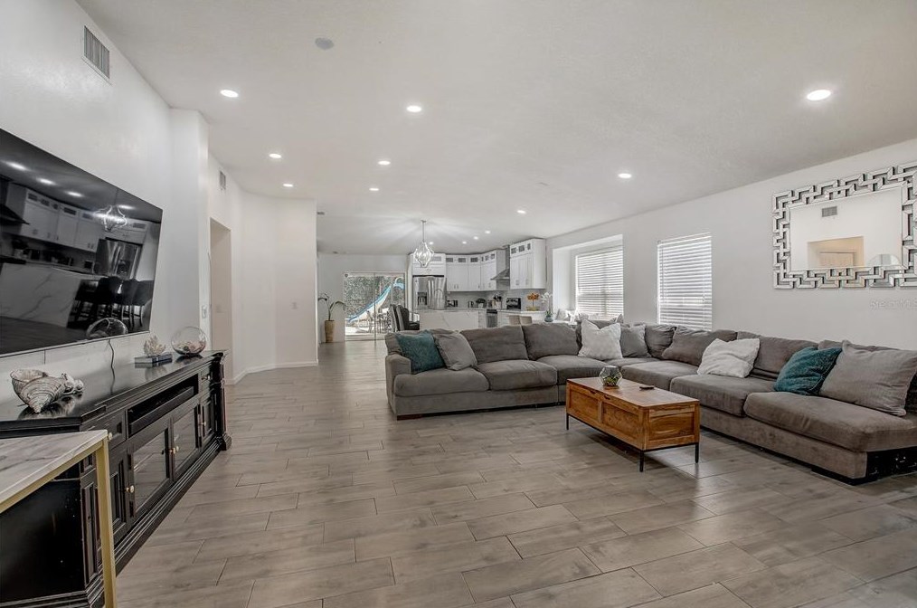 10727 Deepbrook Dr, Riverview FL  33569-8725 exterior