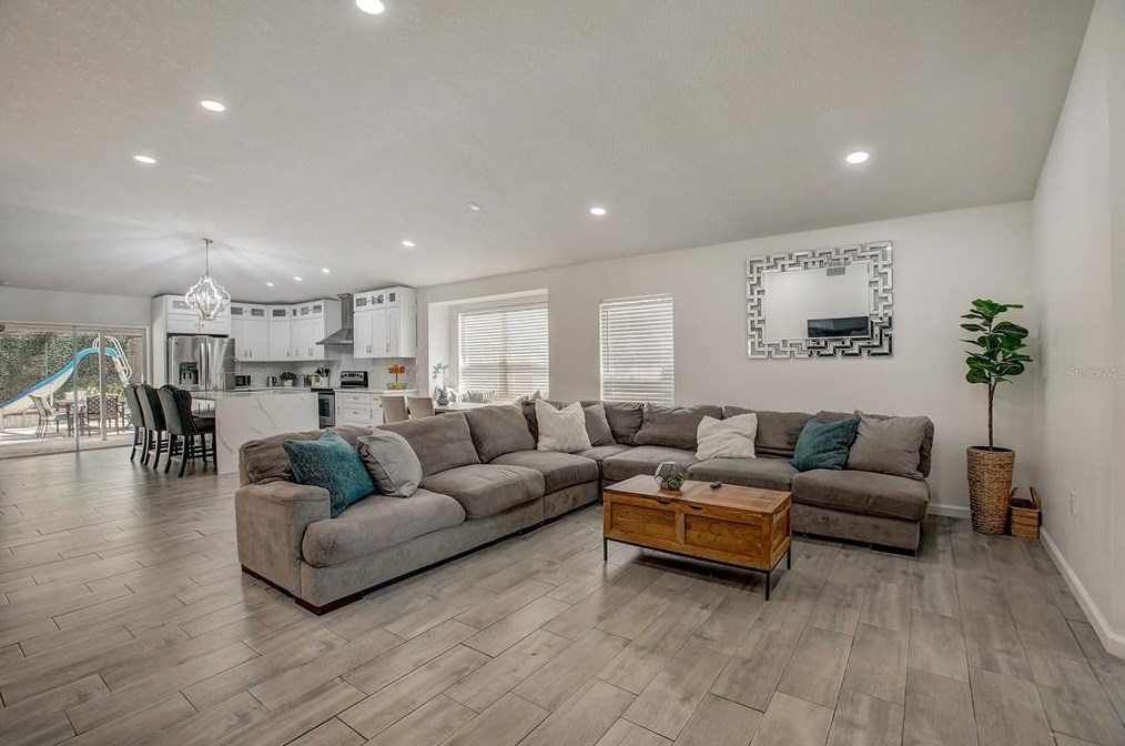 10727 Deepbrook Dr, Riverview FL  33569-8725 exterior