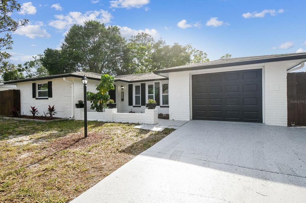 11211 Meadow Dr, Port Richey FL  34668-2320 exterior