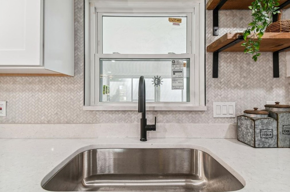 11211 Meadow Dr, Port Richey FL  34668-2320 exterior