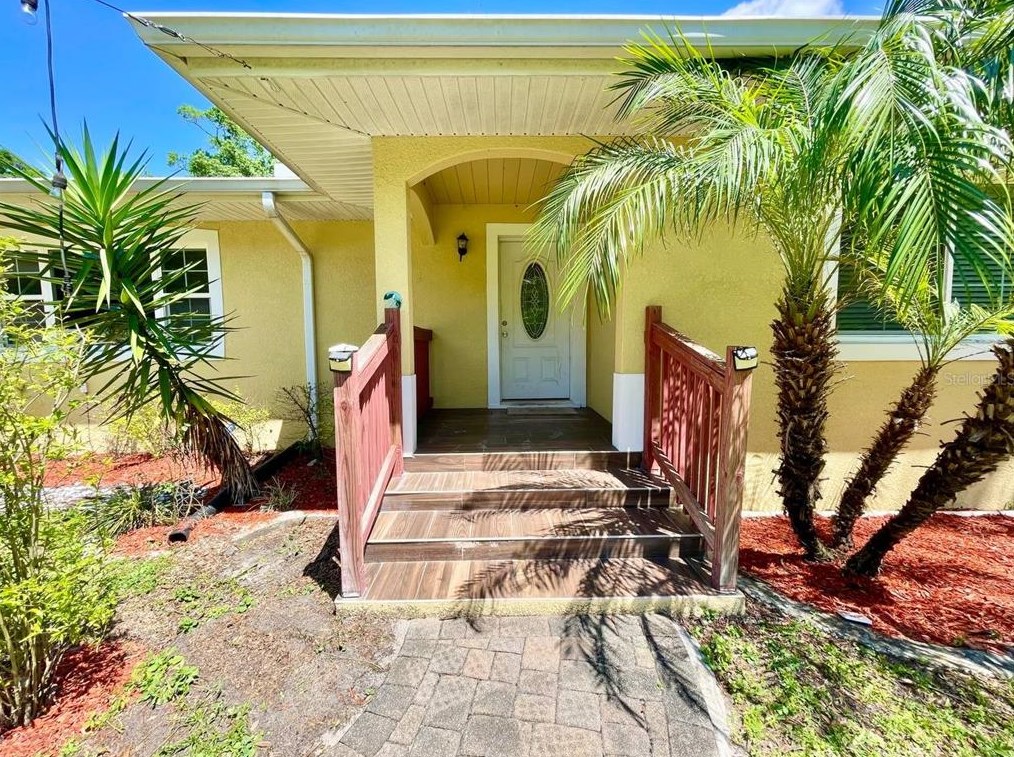 11707 Gail Dr, Tampa FL  33617-2600 exterior