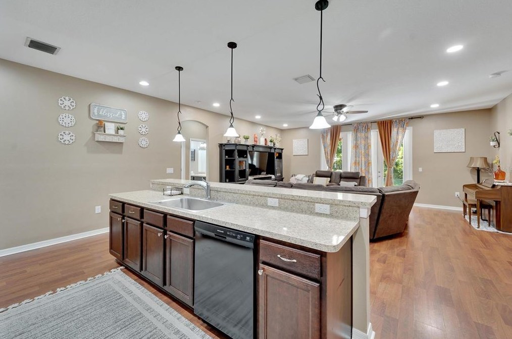 2207 Via Napoli St, Plant City FL  33566-1021 exterior