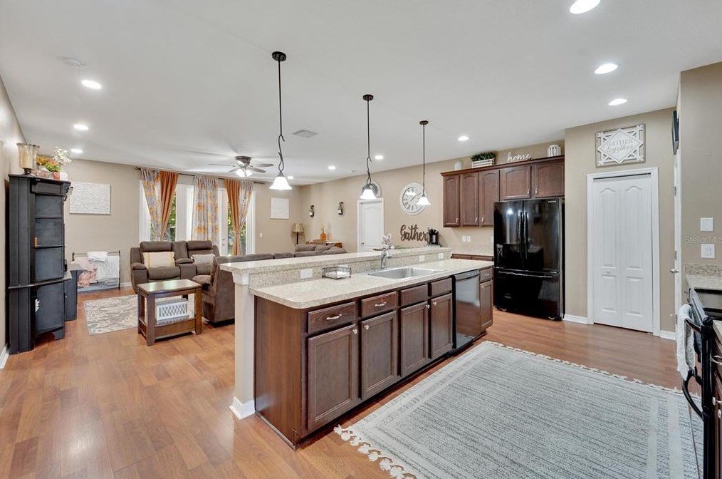 2207 Via Napoli St, Plant City FL  33566-1021 exterior