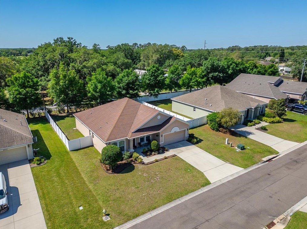 2207 Via Napoli St, Plant City FL  33566-1021 exterior