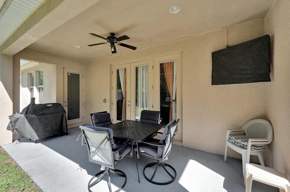 2207 Via Napoli St, Plant City FL  33566-1021 exterior